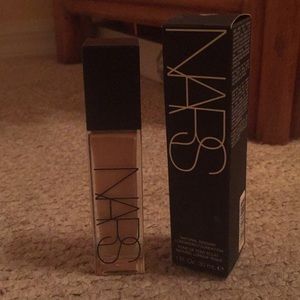 NWOT NARS Natural Radiant LongWear Foundation